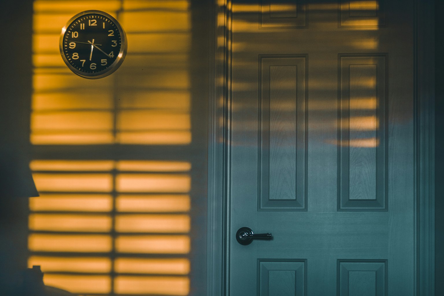 How Morning Light Helps a Parent With Dementia Sleep
